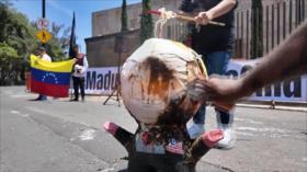Mexicanos reclaman la liberación de Maduro frente a la embajada de EEUU