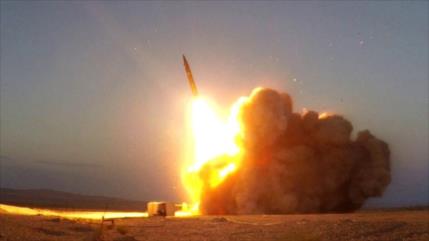 CGRI de Irán ataca con misiles un portaviones y un destructor de EEUU