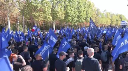 Policías franceses protestan por mejoras salariales y laborales