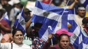 Estudiantes salvadoreños protestan contra el Gobierno de Bukele - Noticiero 13:30