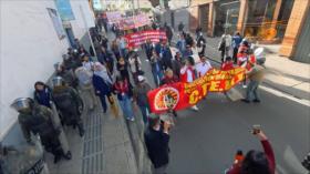 Maestros marchan con cacerolas contra el Gobierno de Paz Pereira