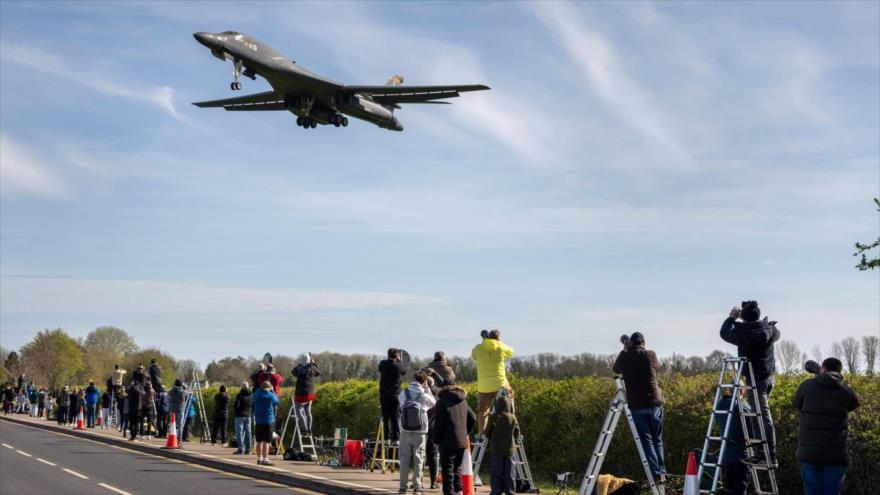 Un bombardero estadounidense B-1 en la base británica de RAF Fairford, en Gloucestershire, en el suroeste de Inglaterra.