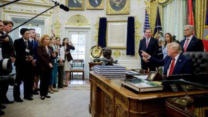 CNN, MSNOW y Politico demandan a Trump y otras cadenas lo boicotean