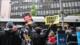 Protestan contra Trump frente a la ONU; critican su discurso de odio