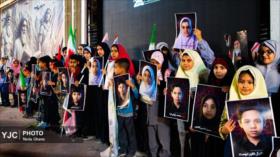 Iraníes rinden homenaje a estudiantes mártires de Minab en 1.º día del año escolar
