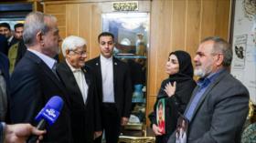 Iraníes reciben a su presidente entre banderas y muestras de apoyo