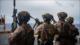 Informe: 8 marines heridos en ataque iraní contra buque en Ormuz