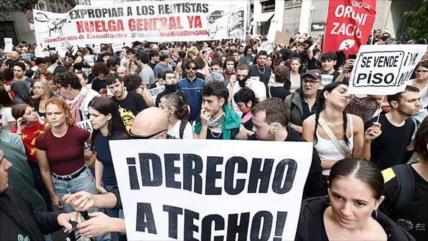 Españoles se manifestan por la vivienda y alertan de huelga general