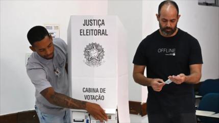 Abren centros de votación en Brasil para elecciones presidenciales