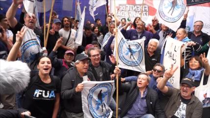 Miles marchan junto a excombatientes de Malvinas contra decreto