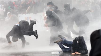 Bélgica vive choques policiales durante protestas contra recortes