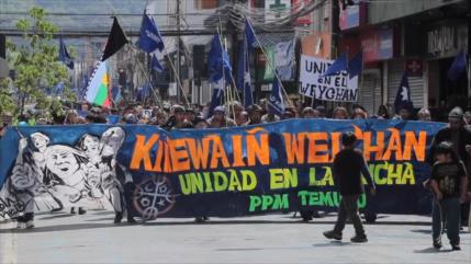 Mapuches y otros ciudadanos chilenos se manifiestan contra el 12 de octubre