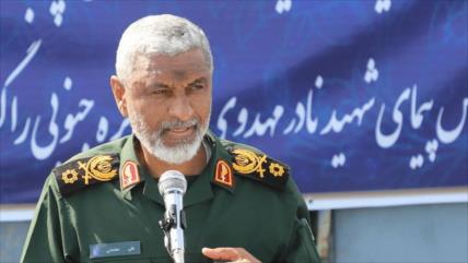 Comandante iraní: Esperamos a los buques de EEUU en Ormuz para hundirlos