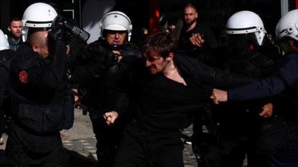 Protesta estudiantil en Albania termina en enfrentamiento policial