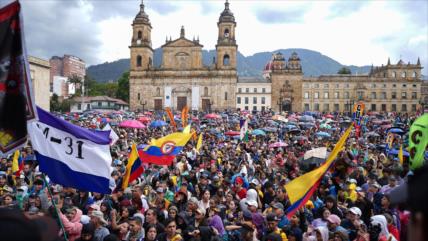 Miles se manifiestan en Colombia contra gobierno de De la Espriella