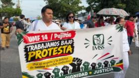 Docentes en México se manifiestan para pedir mejoras laborales
