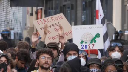Francia estalla en protestas por la crisis social y el costo de vida