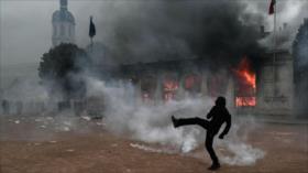 Analistas: Macron ignora al pueblo francés y agrava la crisis social