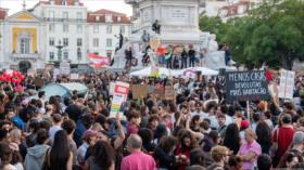 Decenas de miles de personas protestan en Lisboa por la crisis de la vivienda