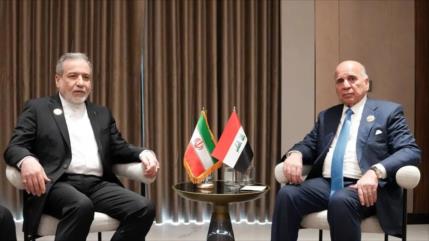 Araqchi rechaza una solución militar para la crisis de Yemen