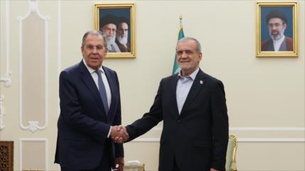 Rusia destaca lazos estratégicos con Irán en reuniones de alto nivel