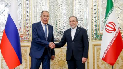 Araqchi: relaciones entre Irán y Rusia están más estrechas que nunca