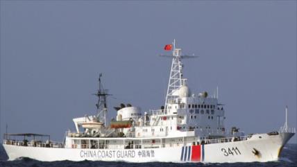 China envía fuerzas para vigilar buque de EEUU cerca de islas en disputa