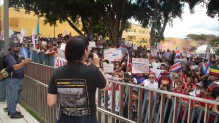 Miles marchan en Costa Rica contra los recortes al presupuesto estatal