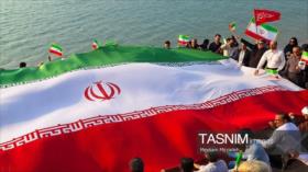 Profesores iraníes defienden fronteras con una cadena humana en Ormuz
