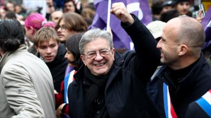 La izquierda francesa exige a Macron ceder ante las protestas