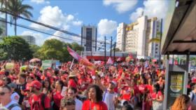 Manifestantes queman banderas de EEUU e Israel en Brasil 